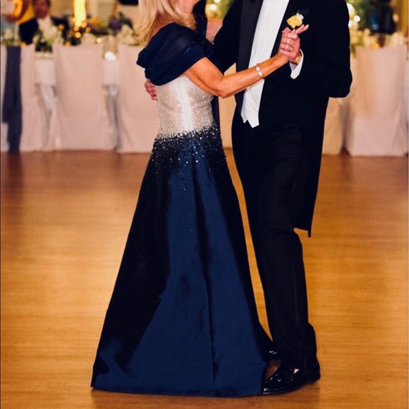 Reem Acra gown - Picture 3 of 3